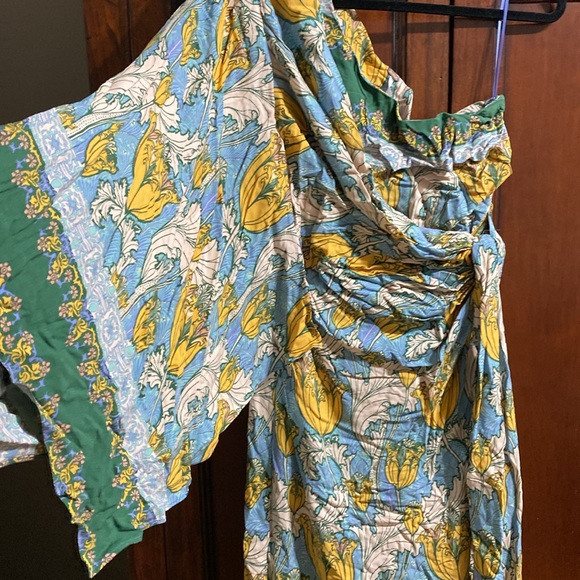 Gorgeous one shoulder dress - Picture 4 of 8